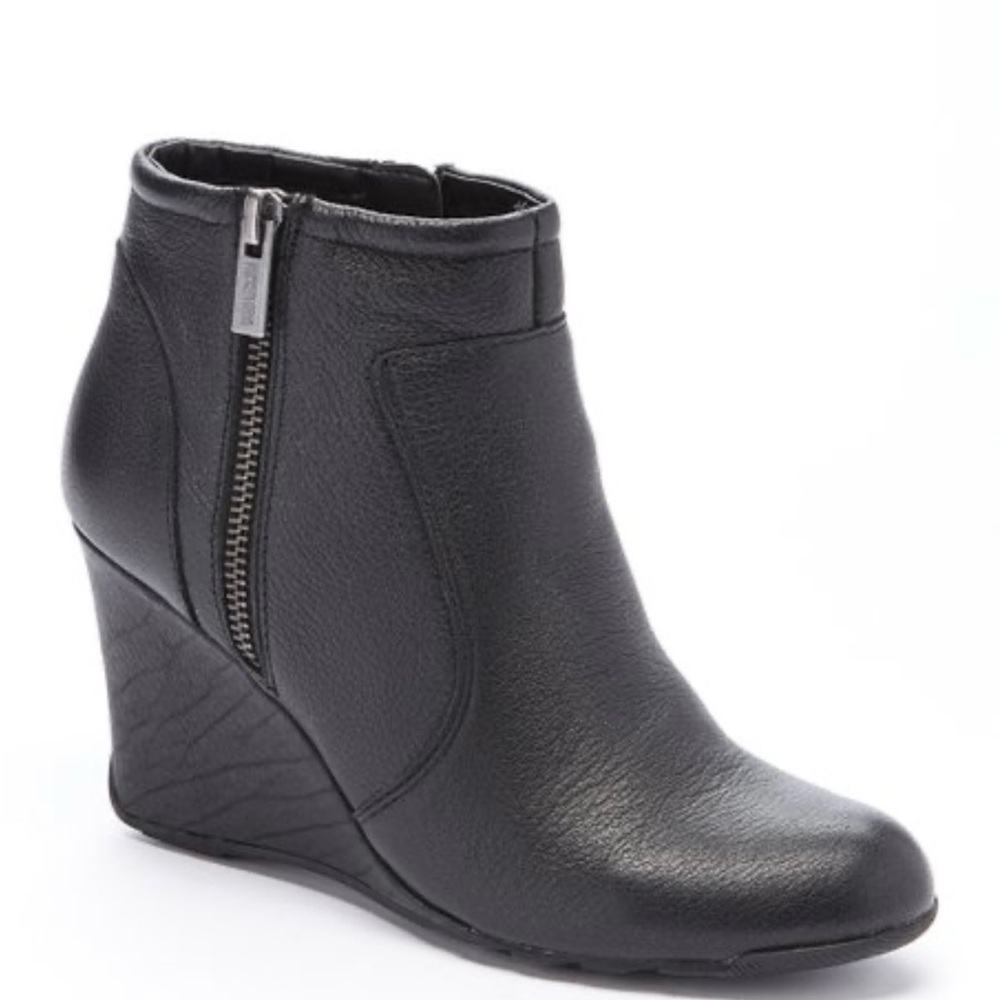 give your outfit a lift with its wedge, soft suede and cushioned footbed.